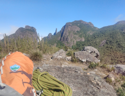 Pedra da Cruz descendo pela Neblina